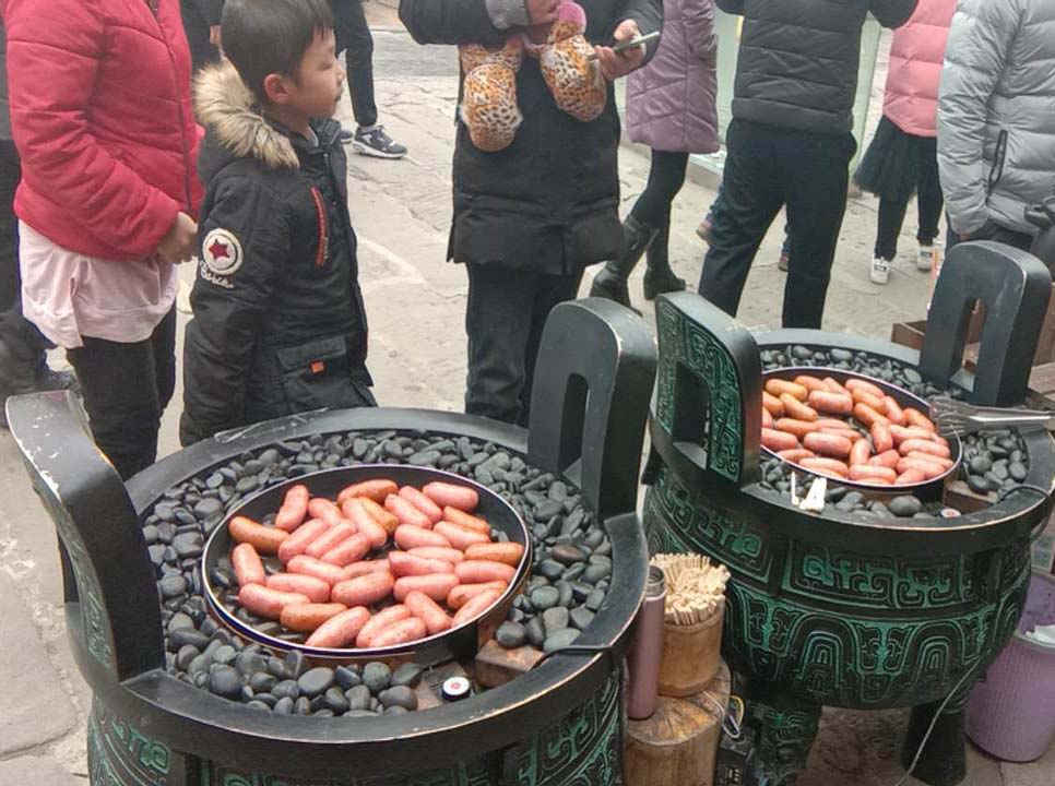 漢伯尅石鍋烤腸貴陽(yang)廟會(hui)倍受歡迎